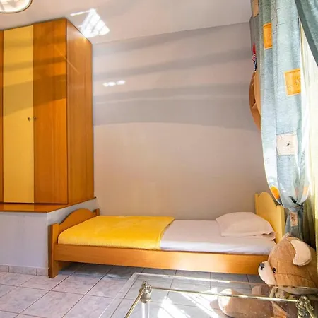 Angelino's Maisonette *
